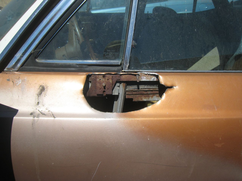Illustration for article titled Oldsmobile Vista Cruiser Gets Last View Of California Sky Through Roof Windows